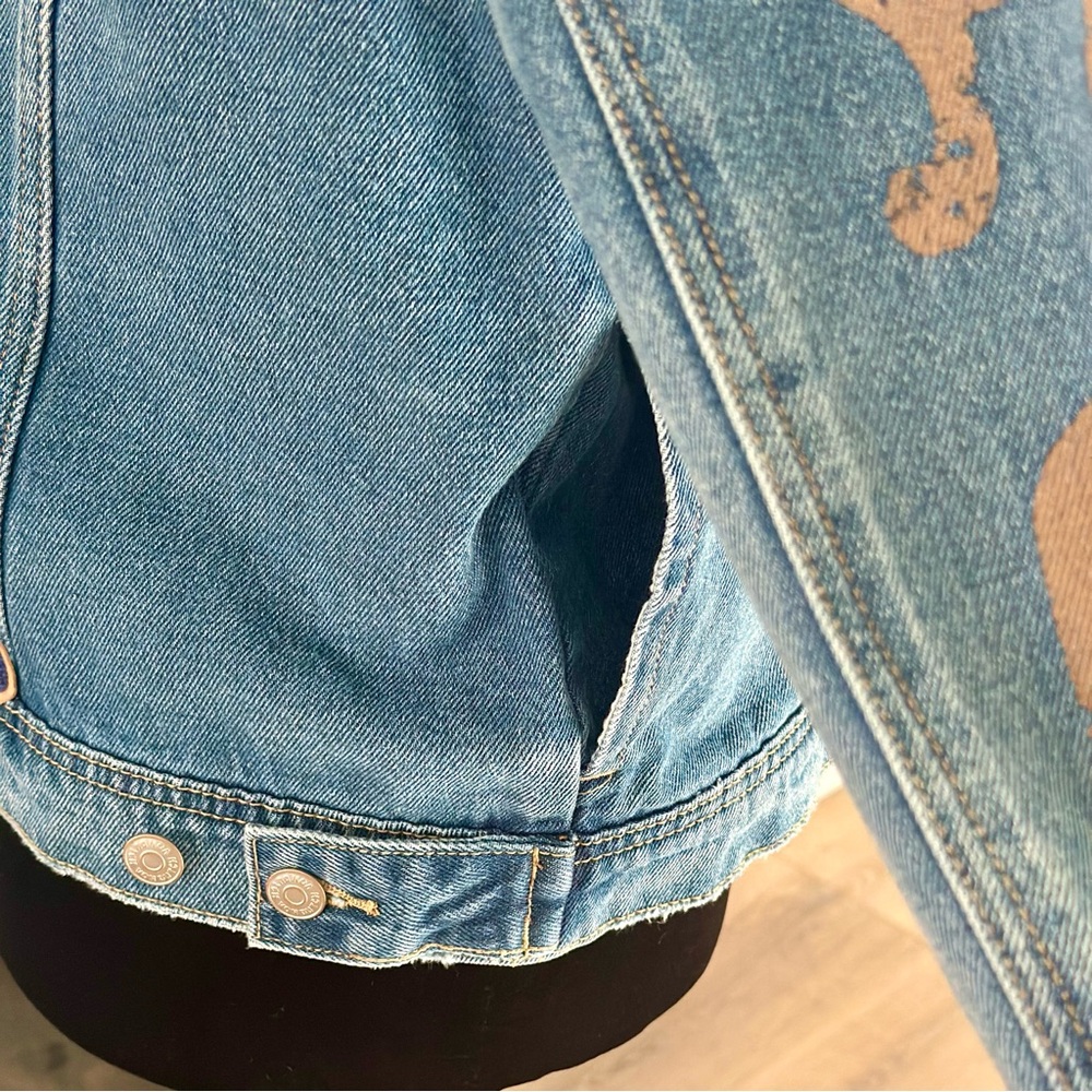 Von Dutch Denim Trucker Jacket Viral Button Up Patches Graphic Print Y2K Indie L - Picture 9 of 12
